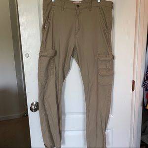Men’s khaki cargo pants✨